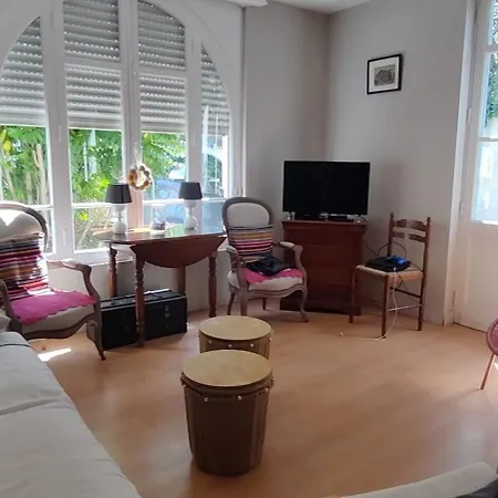 House With Garden Near The Of Arcachón